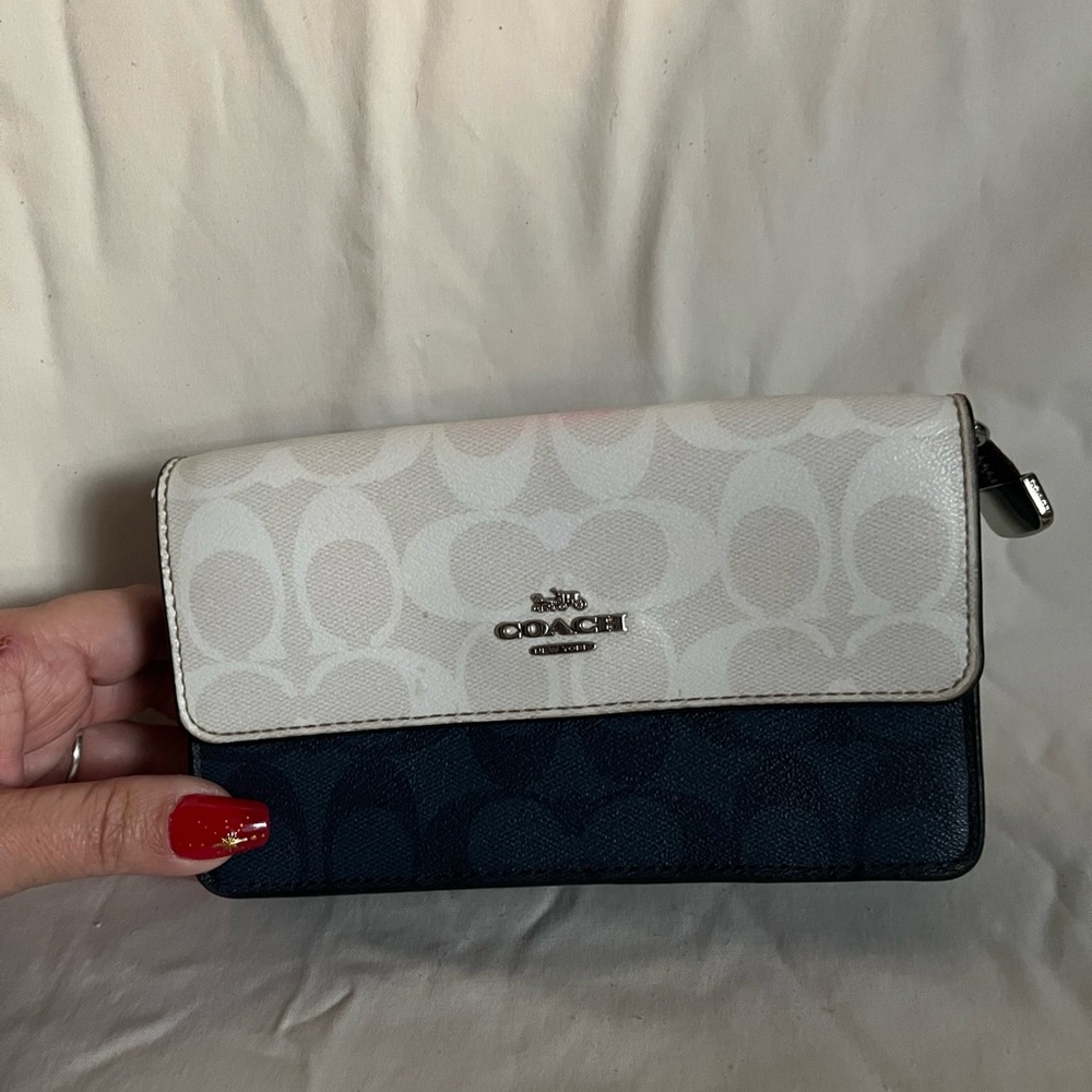 Coach Women's navy and White signature colorblock Wallet